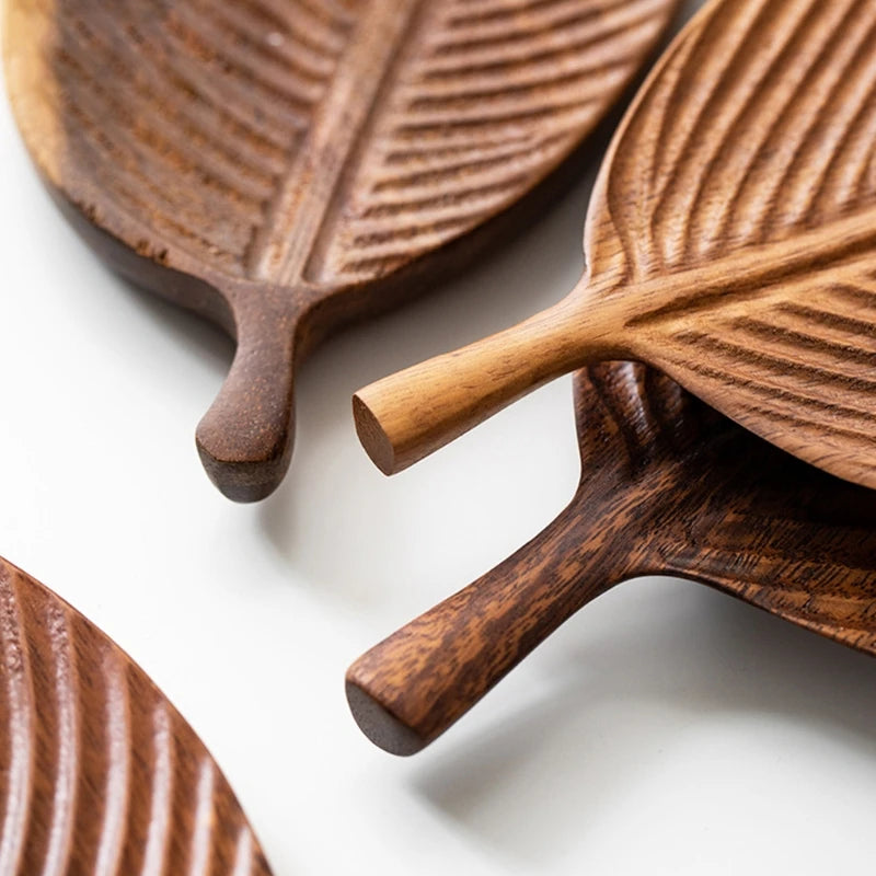 Vassoio Rinfreschi in Legno a Forma di Foglia – Piatto Frutta, Snack e Dessert Stile Giapponese